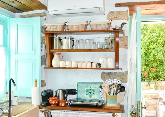 Pyrgali πετρινο πυργακι πατμοσ بيت للعطل *