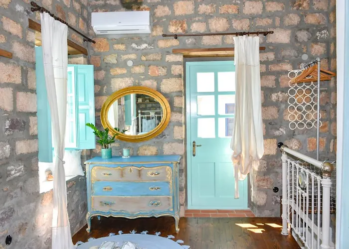 Pyrgali πετρινο πυργακι πατμοσ بيت للعطل سكالا