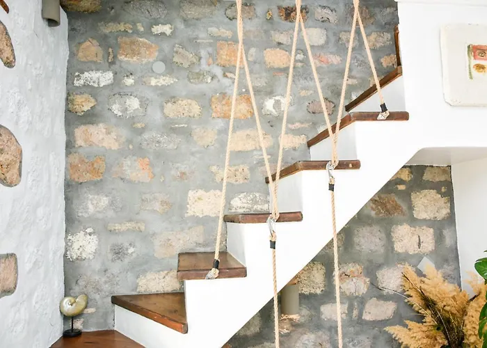 Pyrgali πετρινο πυργακι πατμοσ * سكالا