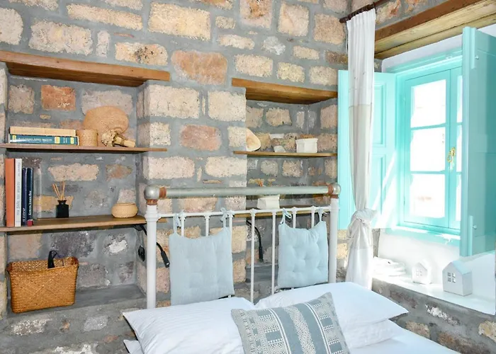 Pyrgali πετρινο πυργακι πατμοσ بيت للعطل