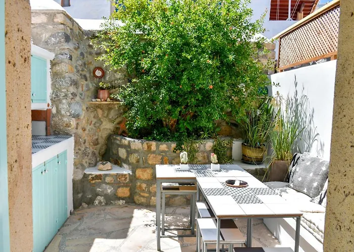 Pyrgali πετρινο πυργακι πατμοσ بيت للعطل