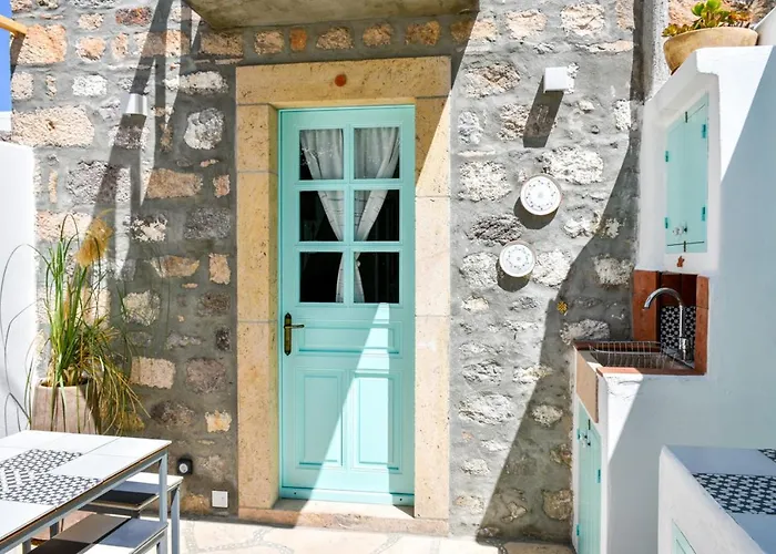 Pyrgali πετρινο πυργακι πατμοσ بيت للعطل