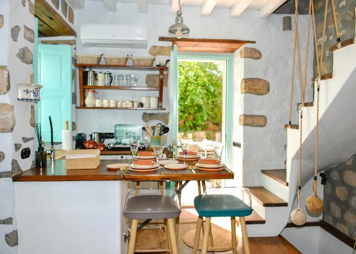 Pyrgali πετρινο πυργακι πατμοσ بيت للعطل سكالا