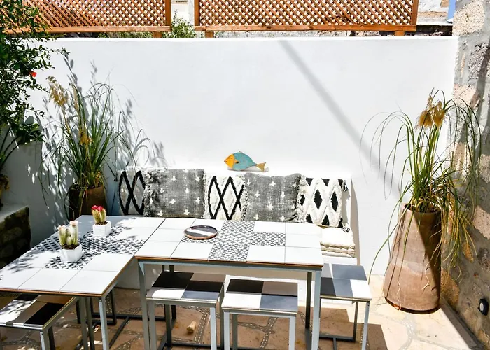 Pyrgali πετρινο πυργακι πατμοσ سكالا